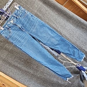 AMERICAN EAGLE SIZE 4 short Hi-Rise Curvy Jeggings